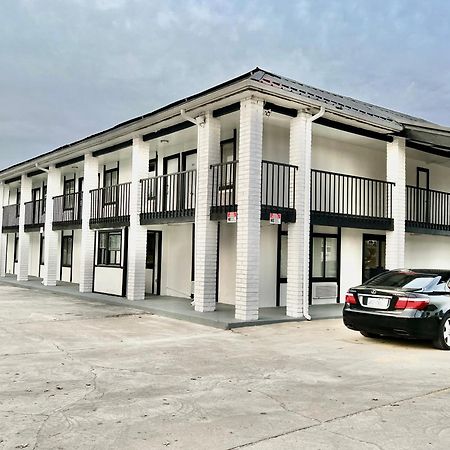 Economy Inn And Suites Tulsa Zewnętrze zdjęcie