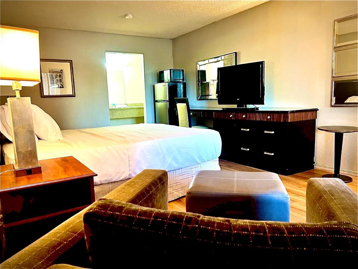 Economy Inn And Suites Tulsa Zewnętrze zdjęcie
