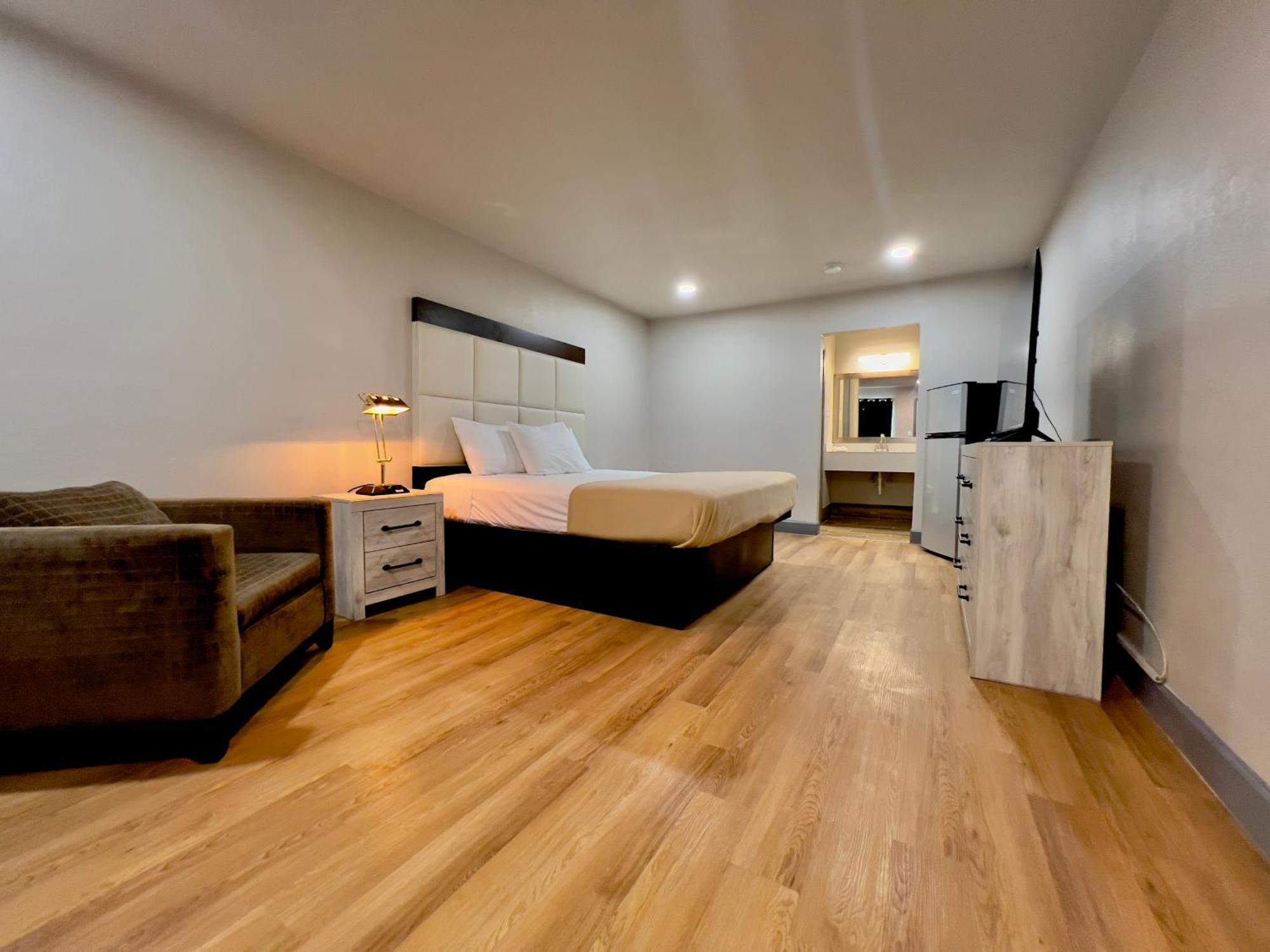 Economy Inn And Suites Tulsa Zewnętrze zdjęcie