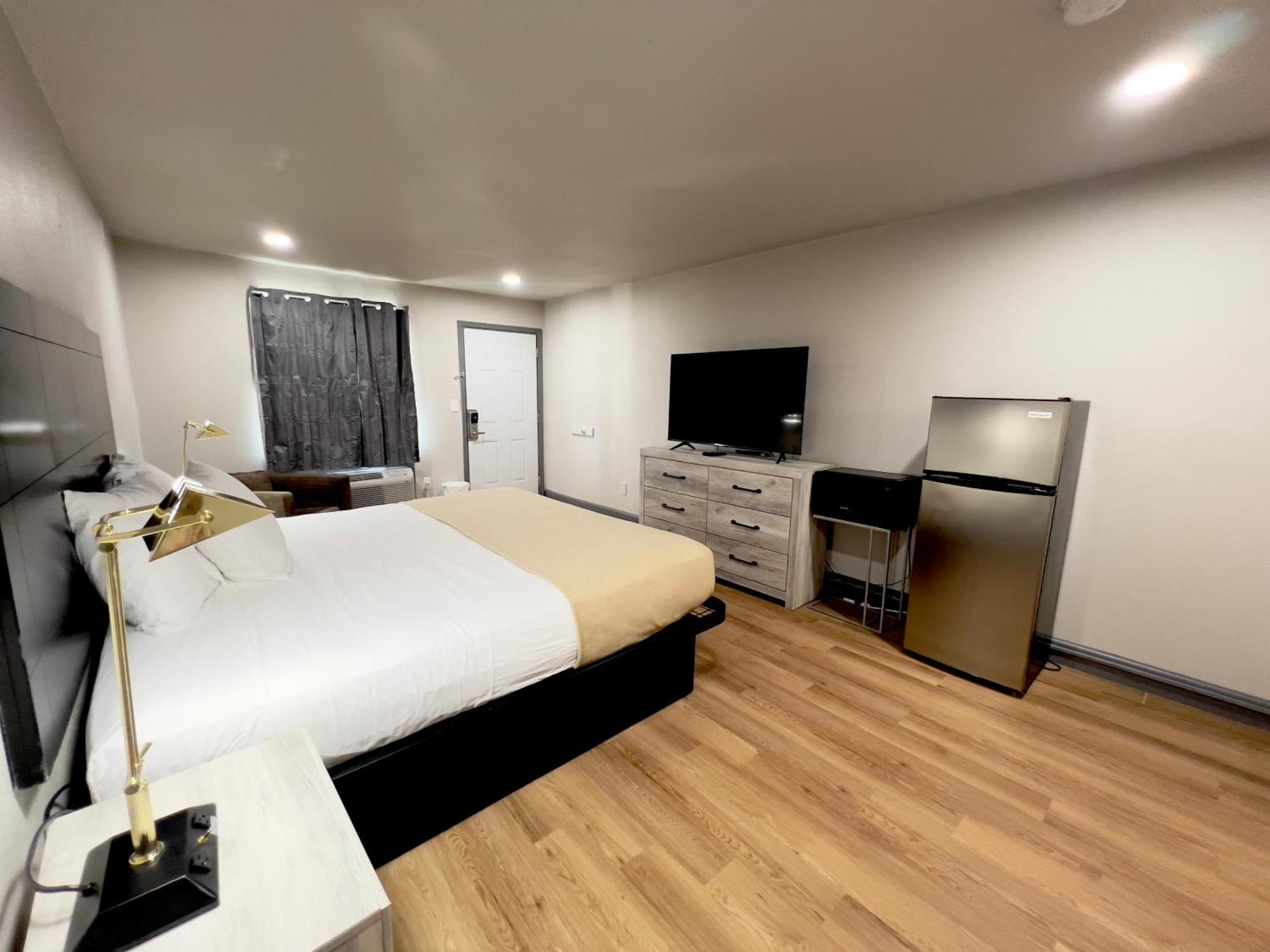 Economy Inn And Suites Tulsa Zewnętrze zdjęcie
