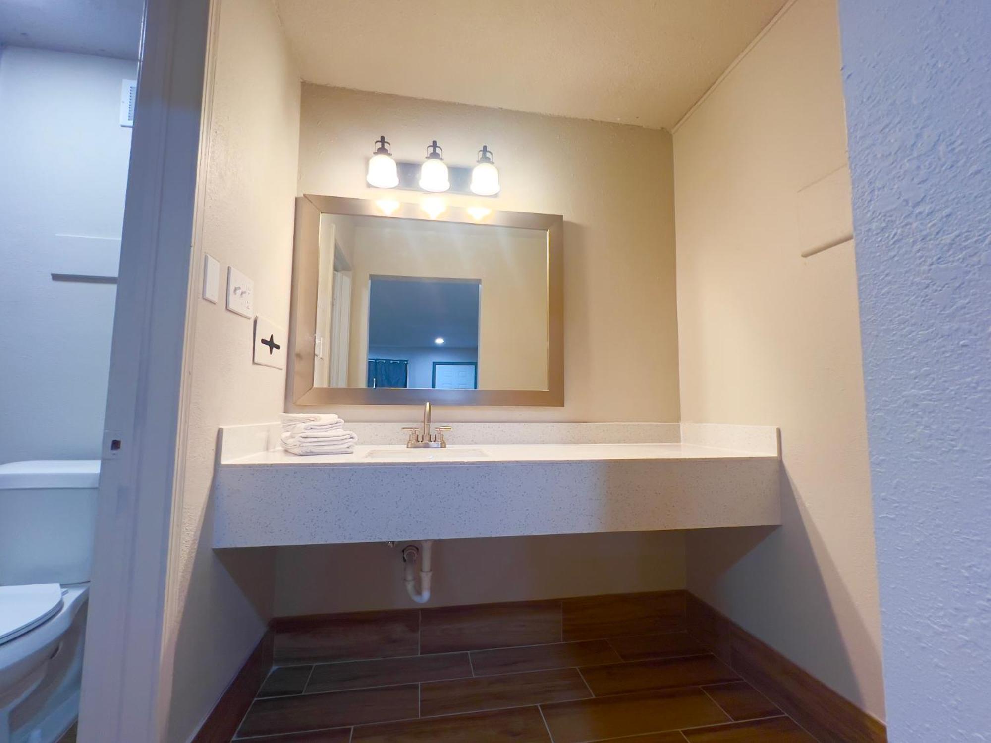Economy Inn And Suites Tulsa Zewnętrze zdjęcie