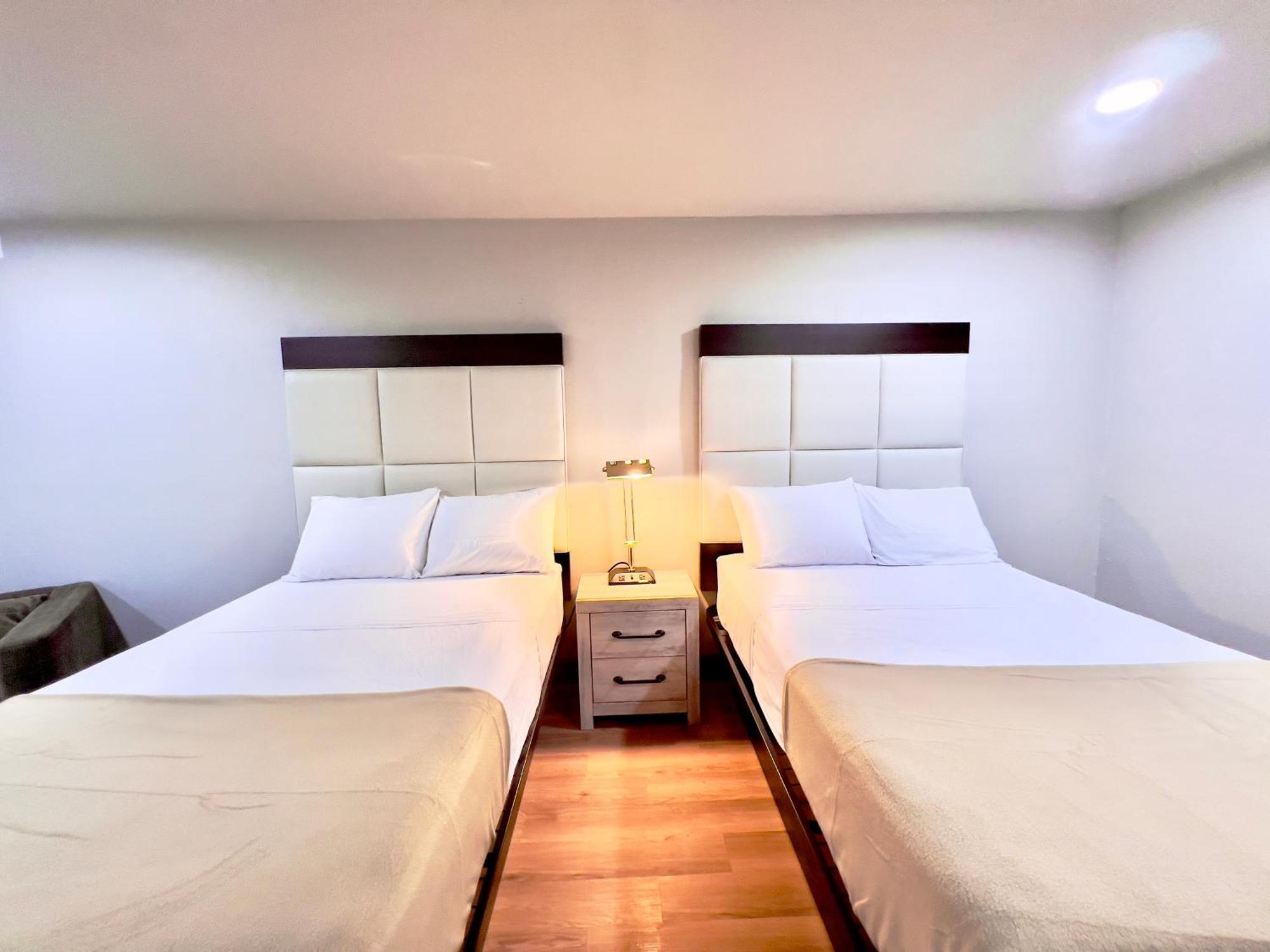 Economy Inn And Suites Tulsa Zewnętrze zdjęcie