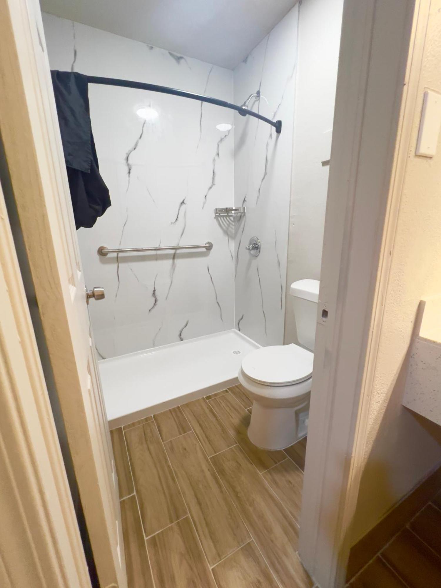 Economy Inn And Suites Tulsa Zewnętrze zdjęcie