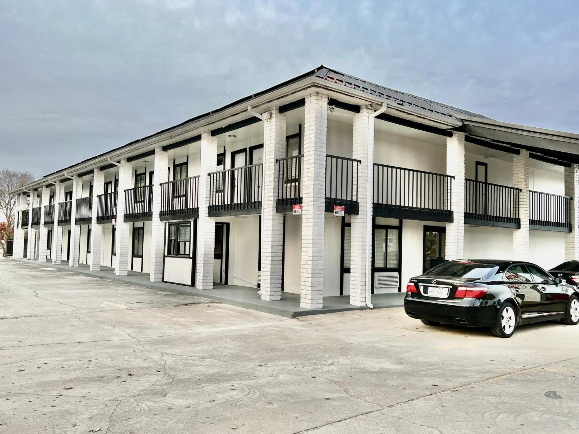 Economy Inn And Suites Tulsa Zewnętrze zdjęcie